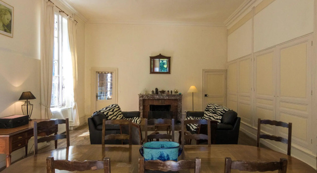 Very spacious cottage with a separate guest house on a medieval domain., Book Guesthouse Hotels in Vergnelibert with Parking, Parking