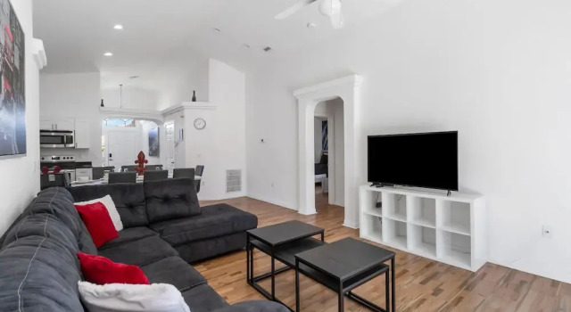 4/2 Private Pool House Near all Famous Attractions!!!