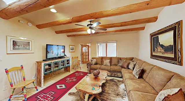 New Listing! Casa Bella: 2-unit Southwest 7 Bedroom Duplex, Varaa Lomakoti Santa Fe New Mexico