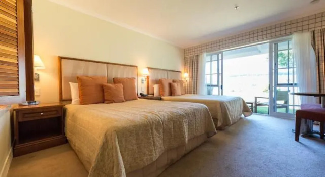 Двухместный номер Standard с балконом и с видом на озеро VR Rotorua Lake Resort