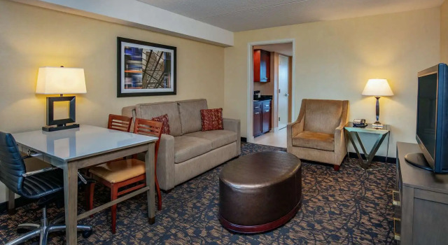 Люкс для гостей с ограниченными возможностями Embassy Suites by Hilton Boston Waltham