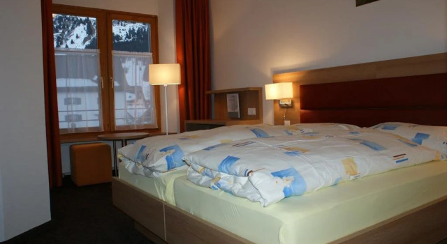 Hotel Stätzerhorn, Book Hotel Hoteller i Mittelbunden med parkering, Parkering
