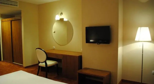 Complex Elite, Rezerwuj Hotel Hotele w Bacau z basenem, Basen