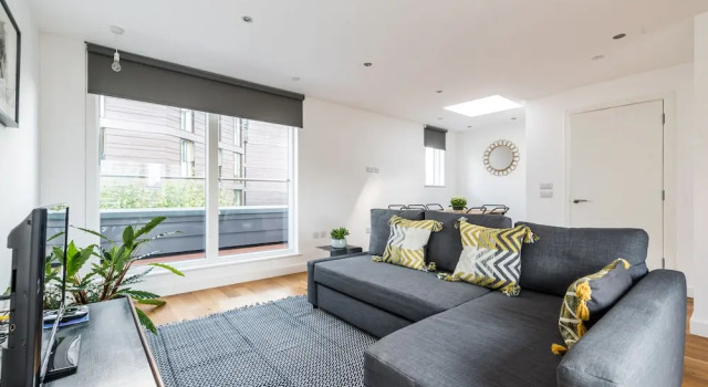 Stylish 3 Bedroom Flat With Balcony Shoreditch