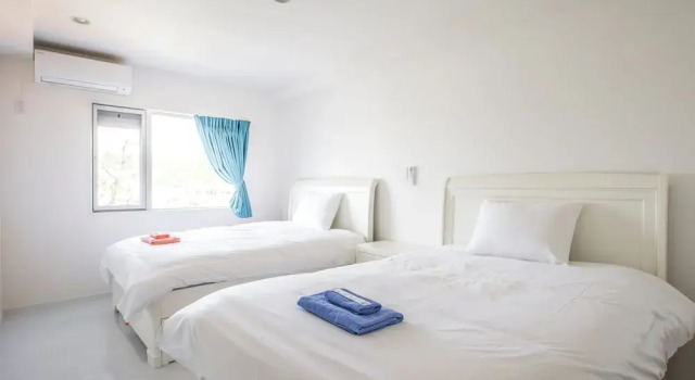 Shallows, Rezervovat Hotel Onna , poblíž Manza Beach