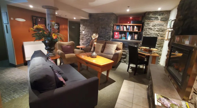 Auberge Le Pomerol, Book Hostel / Vandrerhjem Hostels i Montreal, nær Phillips Square, Hostel / Vandrerhjem