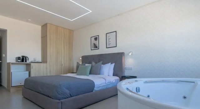 Phaedrus Living Plateia Suite Verde