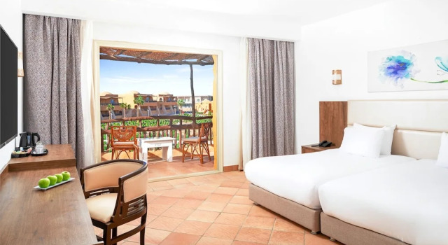 Двухместный номер Superior с балконом и с видом на бассейн Pickalbatros Villaggio Resort - Portofino Marsa Alam