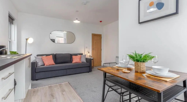 Charles Alexander Short Stay - Charnley House Apartments