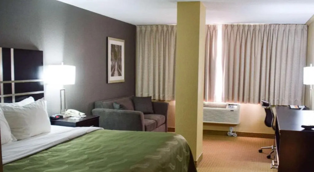 Номер Standard с видом на реку Quality Inn