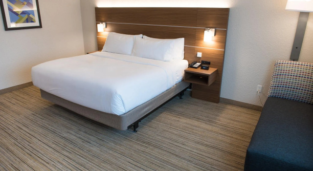 Двухместный номер Standard Holiday Inn Express & Suites Fort Wayne North by IHG