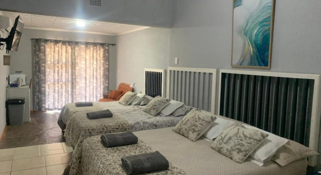Victoria Oaks Beaufort West Guesthouse, Забронировать Гостевой дом Отели Бофорт-Уэст с парковкой, Парковка