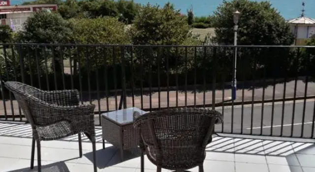 Номер Deluxe Breakers Guest House