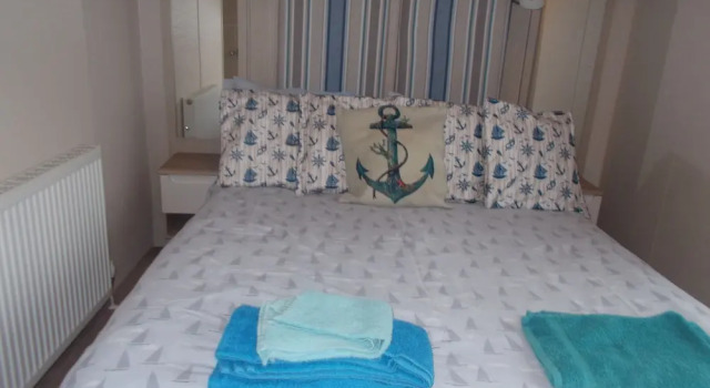 3 Bed Caravan - Sleeps 8 - Wifi - Parking