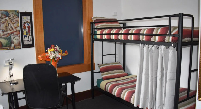 Кровать в общем номере (женский номер) Hobarts Accommodation & Hostel