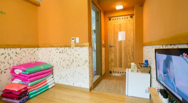 Ddlanche Guesthouse New Building, Забронировать Отель Чонджу Чолла-Пукто, рядом с Корейский традиционный культурный центр