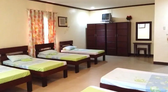 Кровать в общем номере La Vista Inland Resort