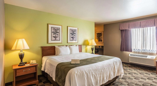 Quality Inn & Suites Hannibal, Rezerwuj Hotel Hotele w Hannibal z parkingiem, Parking