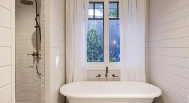 Muskoka Luxe Retreat With Pool Spa Fire Pit, Book Resort Resort Hotels in Melbourne Region, Resort
