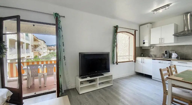 Studio - Provence Parc - St Cyr - 4pers, Забронировать Апартаменты/квартира Отели Сен-Сир-сюр-Мер с парковкой, рядом с Пляж Les Lecques, Парковка