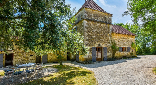 House with private, heated swimming pool and nature park, beautiful views., Boek Hotel Hotels in Les Pechs du Vers met zwembad, Zwembad