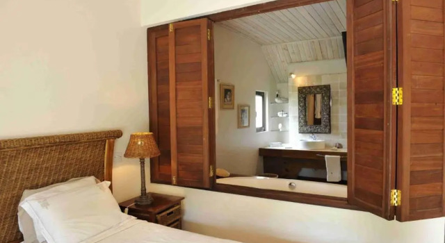 MAISON MUCUNA, pieds dans l'eau - Adults only, Book Hotel Hotels in Saint-Paul with Parking, Parking