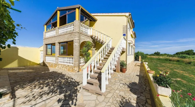 Holiday Apartment Home Simoni With Pool