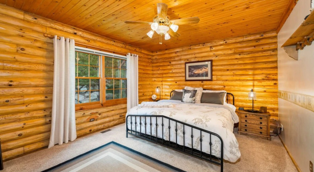 Log Cabin w/ Private Hot Tub on Wenatchee River!, Rezerwuj Dom wakacyjny Plain Waszyngton