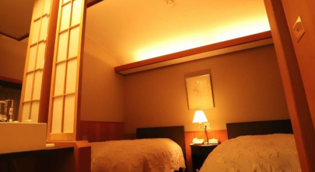 Кровать в общем номере Naraya Ryokan
