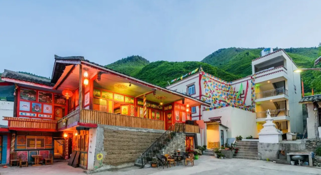 Ando Tibetan Inn, Book Hotel Hotels in Ngawa with Parking, Parking
