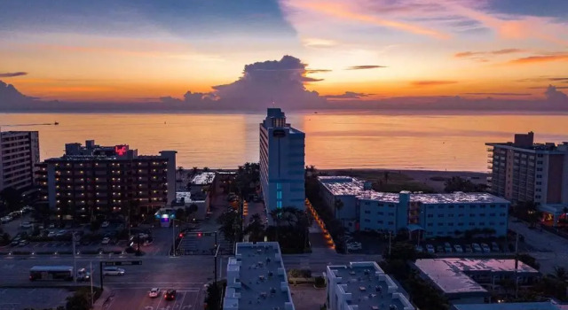 Коттедж с 3 комнатами Ocean Front contemporary 3 Bedroom townhouse.