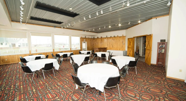 HomeTown Inn & Suites, Varaa Hotelli Belle Plaine Minnesota