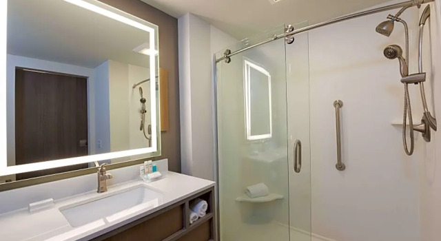 Двухместный номер Standard с балконом Hilton Garden Inn Grand Rapids East