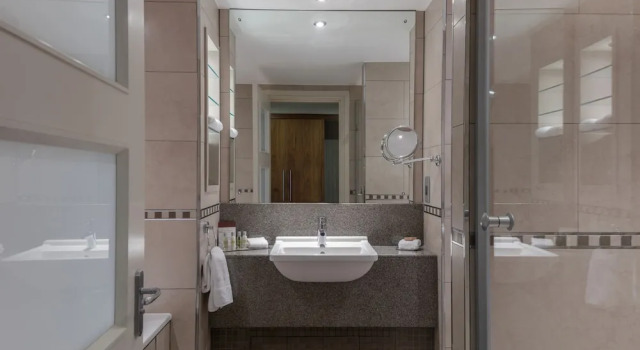 Семейный номер Deluxe Glasgow Westerwood Hotel, Spa & Golf Resort