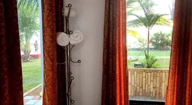 Lake n River Resort  Munroe Island