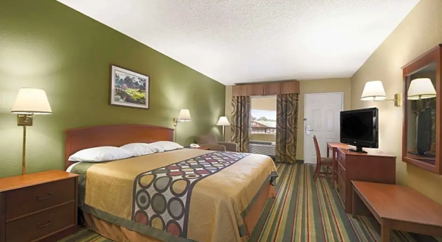 Номер Standard Super 8 by Wyndham Meridian