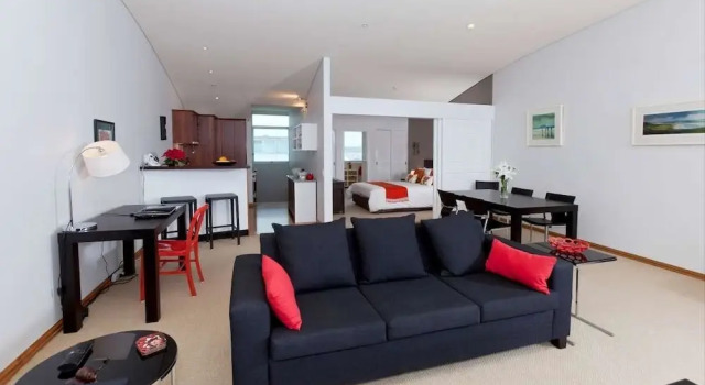 QV Penthouse Apt at Princes Wharf - 860, Забронировать Апартаменты/квартира Отели Окленда с парковкой, рядом с Причал Queens Wharf, Парковка