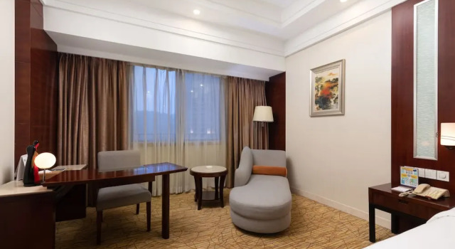 Номер Premier Haili Garden Hotel