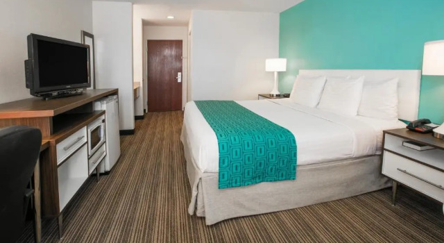 Номер Standard Howard Johnson by Wyndham Scott Lafayette