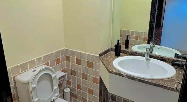 Кровать в общем номере (мужской номер) с балконом и с видом на город Happy Hostel Dubai