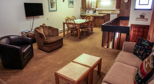 Номер Standard Mammoth West 111 Cozy Condo, Just A Short Walk to Canyon Lodge by RedAwning