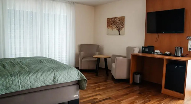 K&T Estates & Spa, Frankfurt, Забронировать Курортный отель Лидербах-ам-Таунус земля Гессен
