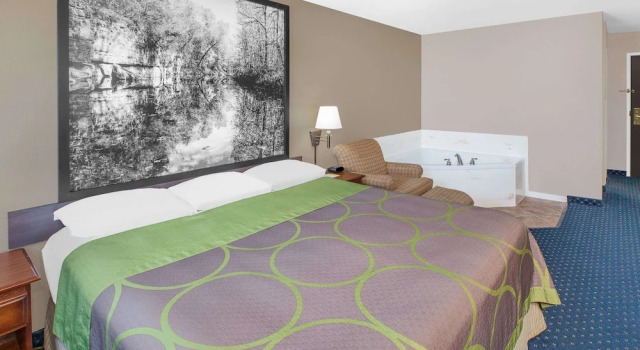Люкс Standard Super 8 by Wyndham Lowell/Bentonville/Rogers Area