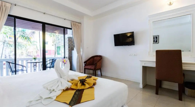 Двухместный номер Superior с видом на бассейн ETK Patong Resort