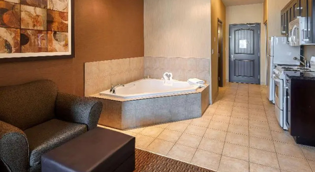 Люкс Standard Best Western Estevan Inn & Suites