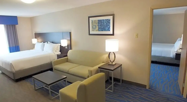 Четырёхместный люкс Holiday Inn Hotel & Suites Regina by IHG