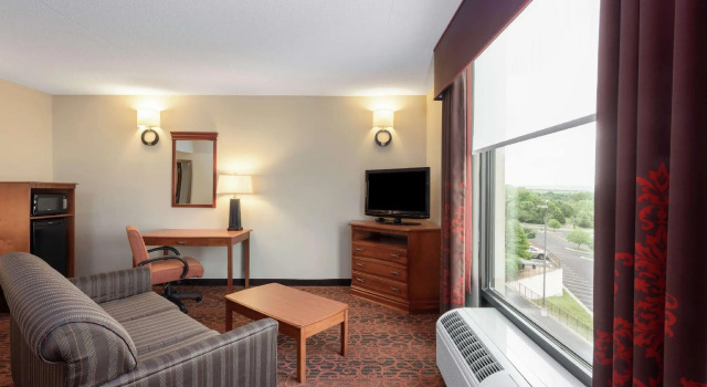 Двухместный полулюкс Hampton Inn Branson on the Strip