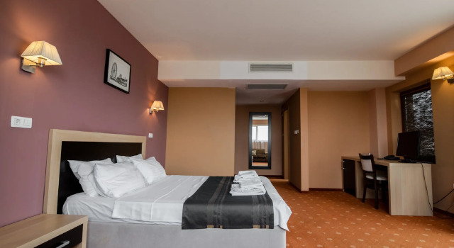 Hotel Oxford Inn & Suites