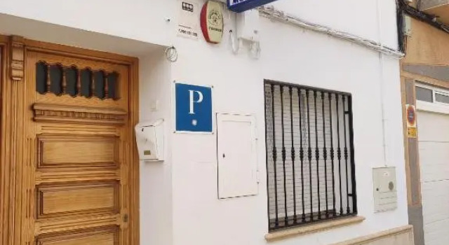 PENSIÓN CARLOS III, Забронировать Отель Томельосо Ciudad Real Province, рядом с Музей повозок и сельскохозяйственных орудий