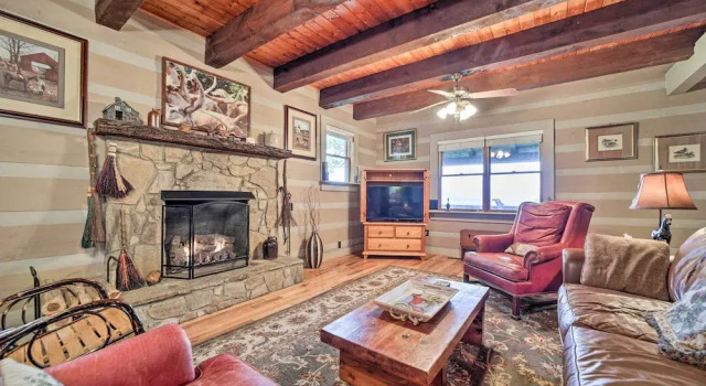 Bryson City Cabin w/ Hot Tub ~ 10 Mi to Dtwn!, Buchen Sie Ferienhaus Bryson City Great Smoky Mountains